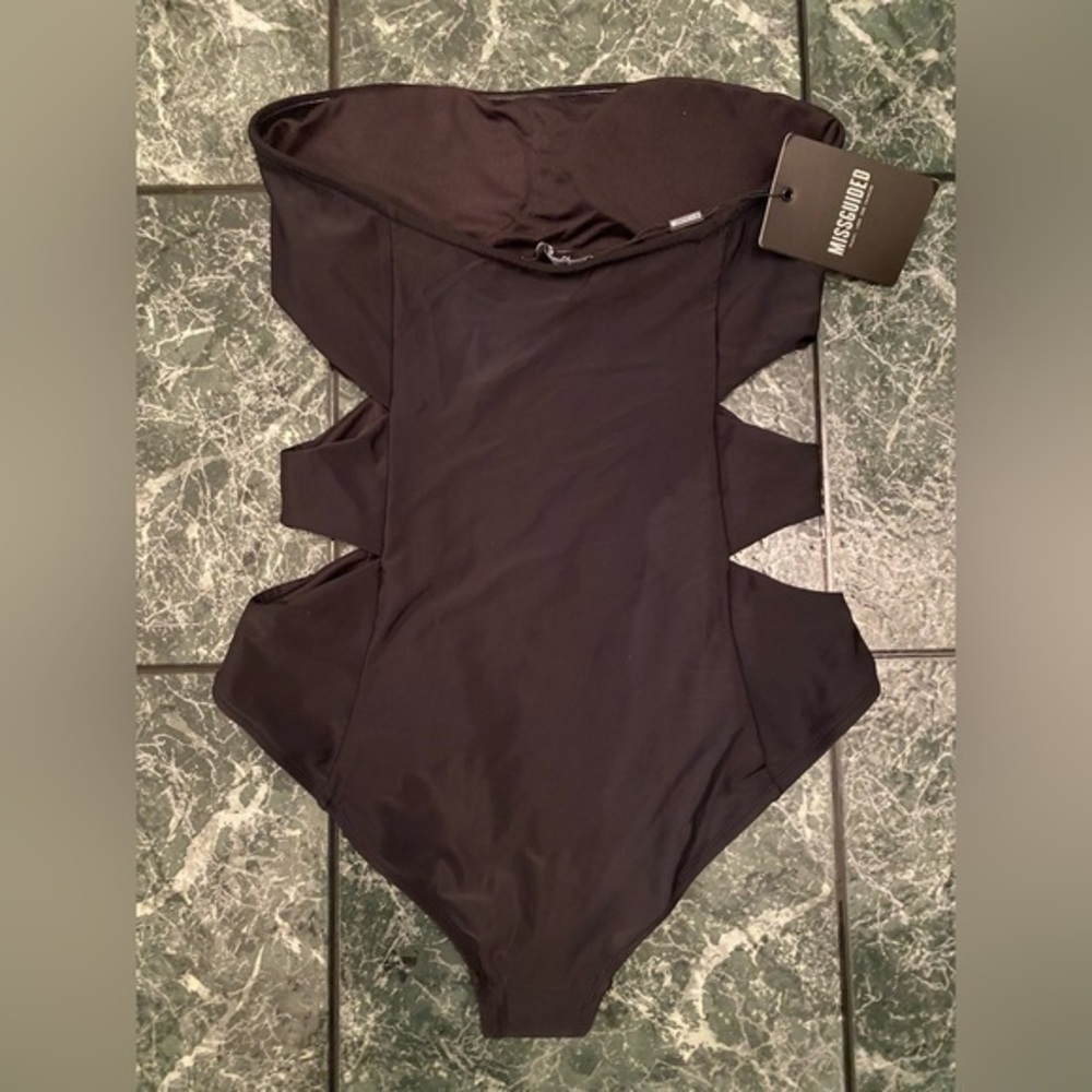 Missguided One Piece Swimsuit - Picture 2 of 3